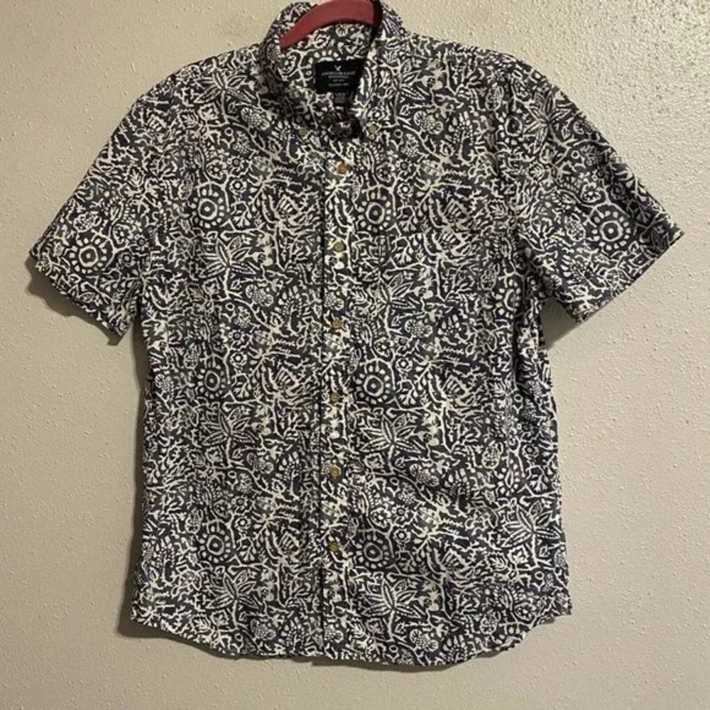 American Eagle Blue White Floral Short Sleeve Button Up Classic Fit Sz.S